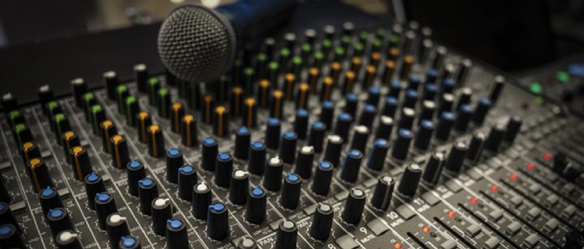 Microphone on top of a recording setup.