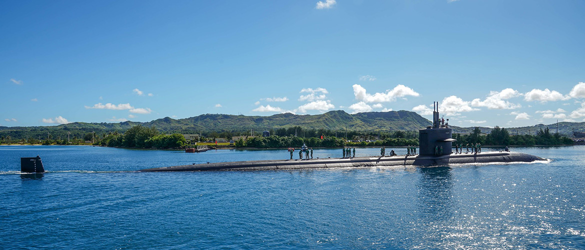  The Los Angeles-class fast attack submarine USS Key West (SSN 722) steams toward the harbor in preparation for a mobile logistics demonstration with the Lewis and Clark-class dry cargo and ammunition ship USNS Richard E. Byrd (T-AKE 4).